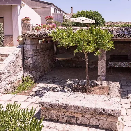 Mit Pool By Interhome Vakantiehuis Ragusa
